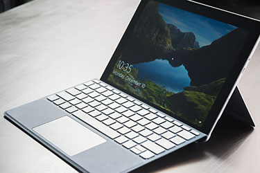 microsoft surface laptop vs samsung galaxy book flex